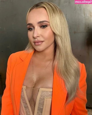 Hayden Panettiere [ hayden-panettiere ] - Back home to clean this bitch out and then set it to flames lol jk