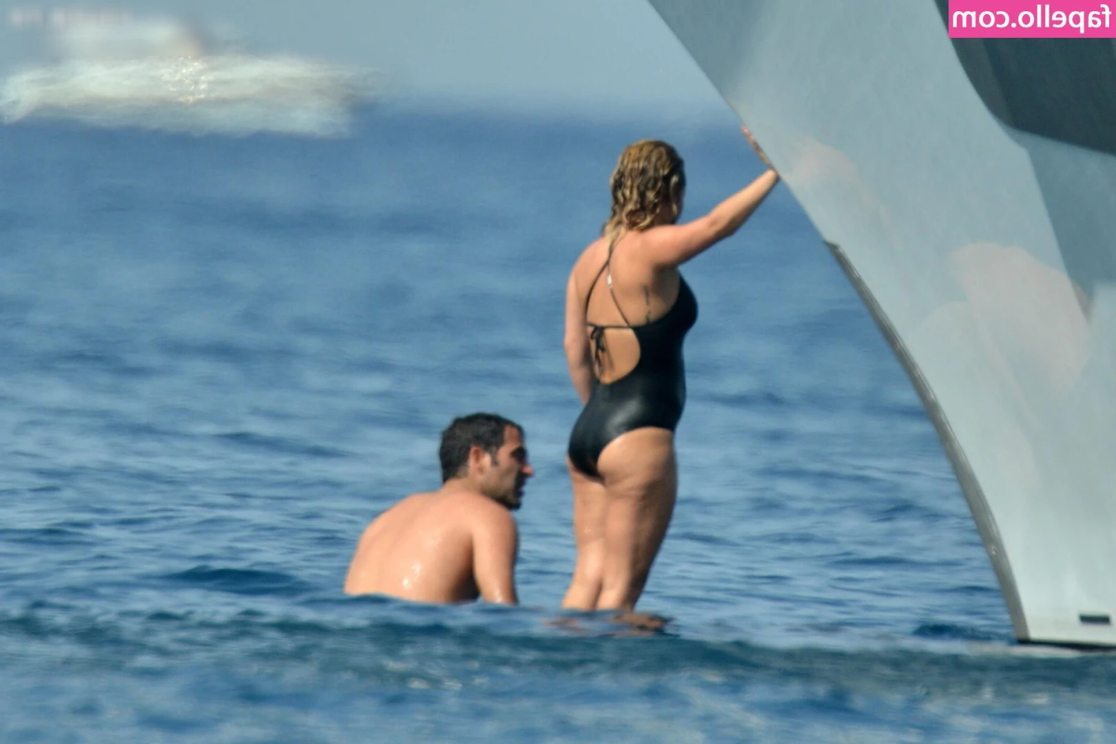 Hayden Panettiere [ hayden-panettiere ] - Yet again I am here asking you, front or back? 😈