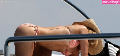 Hayden Panettiere [ hayden-panettiere ] - I am blessed with so many wonderful subs. That's the beauty of being