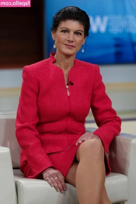 Sahra Wagenknecht [ sahra-wagenknecht ] - Suck my cock while i smoke my cigar boy