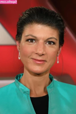 Sahra Wagenknecht [ sahra-wagenknecht ] - Shower time
