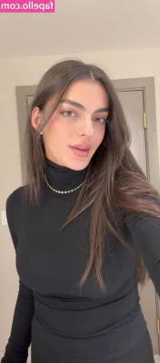 Toni Breidinger [ toni-breidinger ] - Sooo horny in my hotel room all by myself😋 what are we going to do