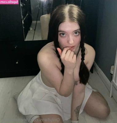 leenaleak - this is what your girlfriend is thinking about...