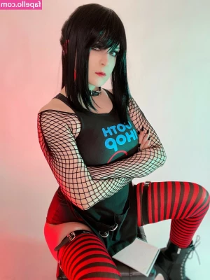 Hiso Neko [ hiso-neko ] - Lollipop toes 🍭🍭🍭🍭 Which picture is your favorite?