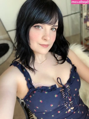 Hiso Neko [ hiso-neko ] - Braids and Boobs 🥰