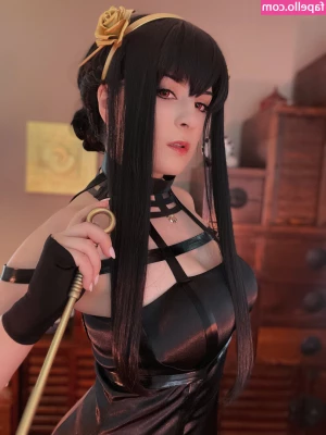 Hiso Neko [ hiso-neko ] - Your task is to paint your lips and then suck my dick until it drips