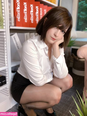 Hiso Neko [ hiso-neko ] - POV  You re a tiny hiding in my shoe In fear you see me try out shoes