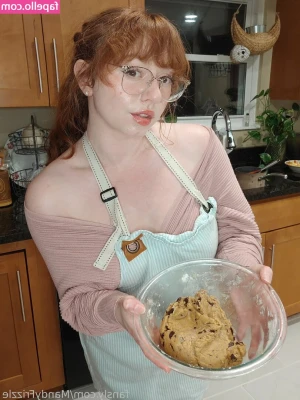 mandyfrizzle - Do you think I would look sexy in this?