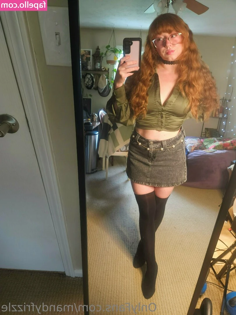 mandyfrizzle - Watching her suck dick makes me jelly i don't have one :P !!!!Video