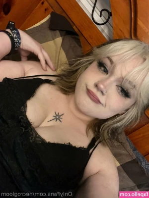 necrogloom [ necrogloom-1 ] - Nos besamos hasta dejarnos llevar por el deseo?🥵🔞🍑❤️