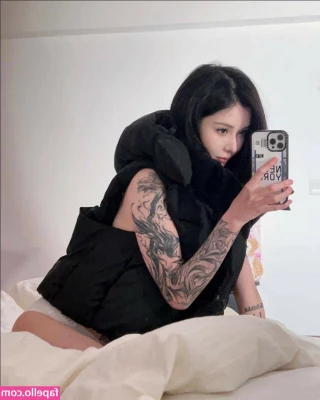 kiligkira - Feeling really down tonight, put on Harley to try and make myself