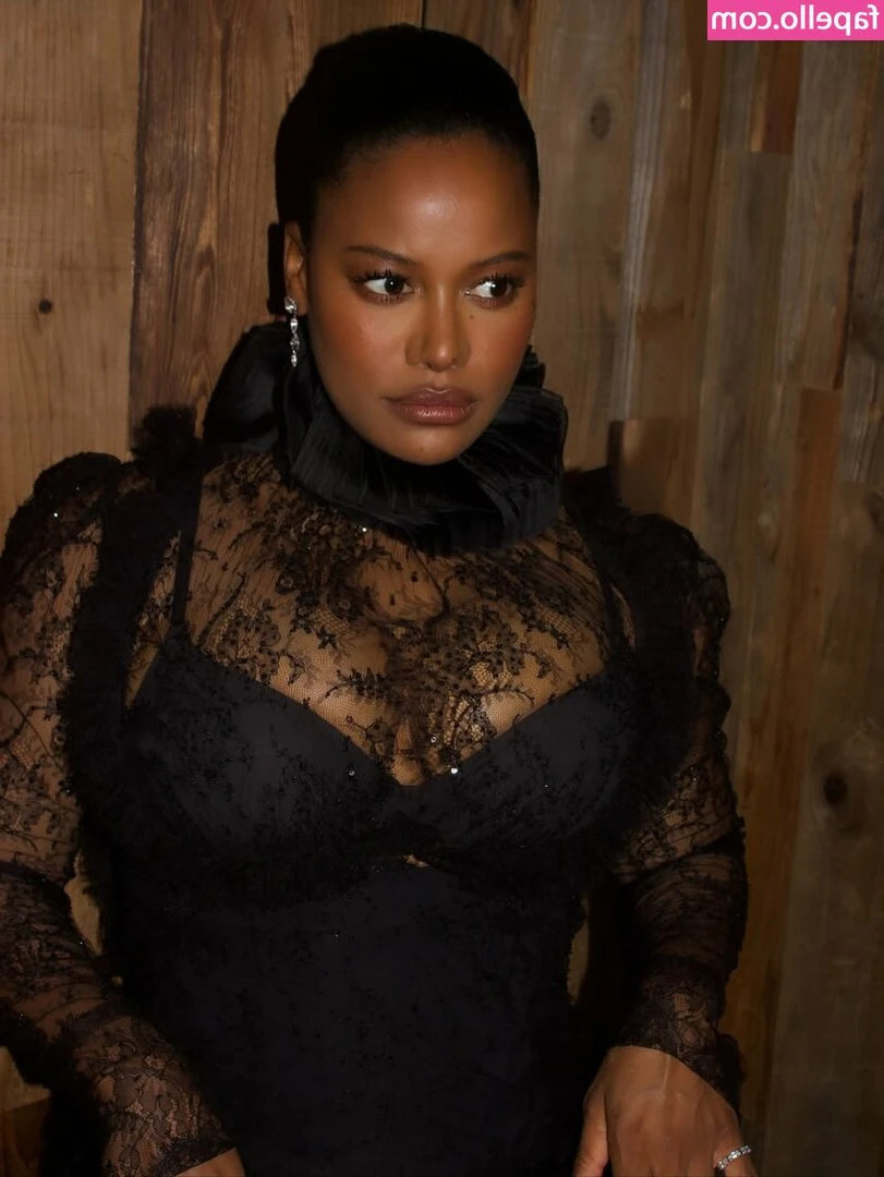 Taylour Paige [ taylour-paige ] - Smoke + Munchies haha doordash bringing tons of food every night
