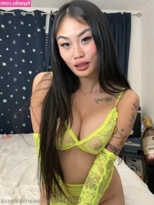 asianlolatessa [ asianlolatessa-2 ] - Love a good sports bra with some mesh cuts