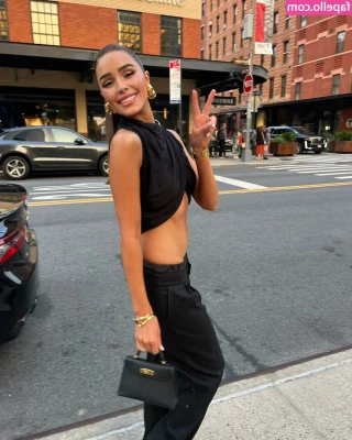 Olivia Culpo [ olivia-culpo ] - me  Dracula