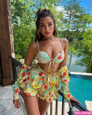Olivia Culpo [ olivia-culpo ] - Can me and @juicyjprxx jingle your bells 😈🎄