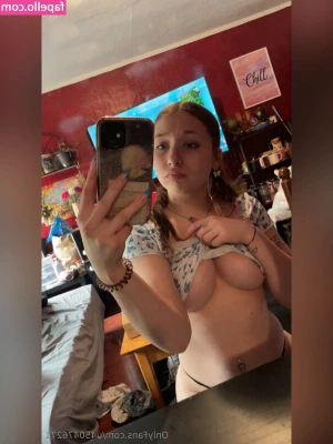 daddysgirl - Thirsty Thursday! Pics for attention 👅💜🦄