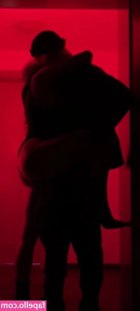eyFreundin - Would you fuck me in the corn maze daddy 🌽?