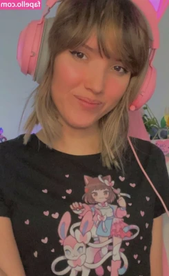 Strawberrygirlkairi - just finished streaming some league and stardew valley! waking up
