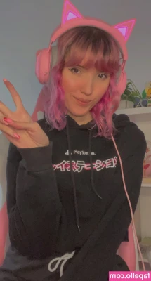 Strawberrygirlkairi - Cute lil throwbacks 🤸‍♀️❤️