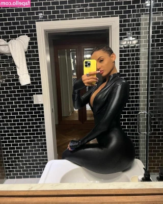 Shanty Franco [ shanty-franco ] - Hey nips are made of honey and milk❤️