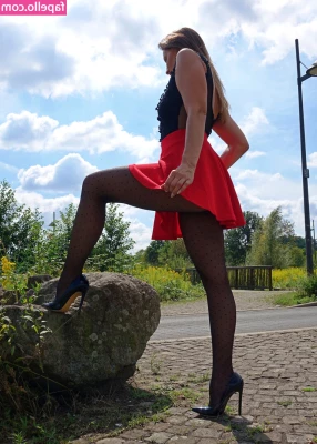 Kats Little World [ kats-little-world ] - How sexy do you think I am