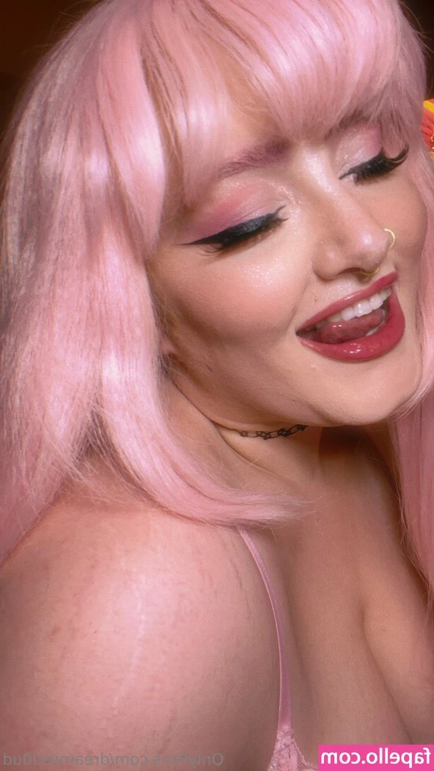 dreamiecl0ud - Don't you wanna be my sweet daddy? 🤪🤤 #onlyfans