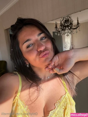 hotmelli - wanna warm up with me? 😋