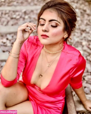 Twinkle Sharma [ twinkle-sharma ] - Your all alone  even if you think you have me
