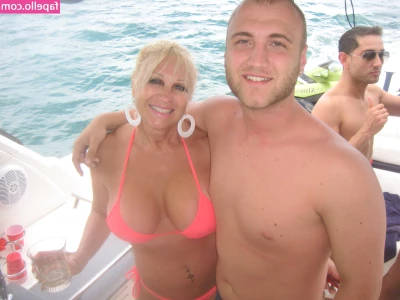 Linda Hogan [ linda-hogan ] - I am a box of surprises, what surprise will you have today baby?