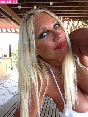 Linda Hogan [ linda-hogan ] - 🦄🔞WOW my sweet girl is so playful 👉🏻@dianawhalesss