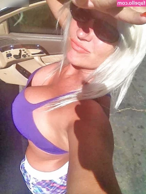 Linda Hogan [ linda-hogan ] - Watch me squirt in these little pink panties like your good slut ;)