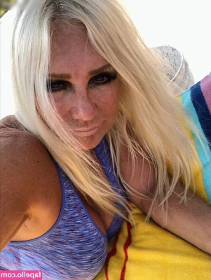 Linda Hogan [ linda-hogan ] - Happy Hump Day! Miss to cum!