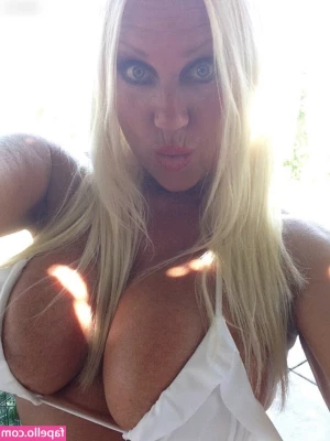Linda Hogan [ linda-hogan ] - Rebekahs pussy is so wet! 😈I love making her cum 💦. New video