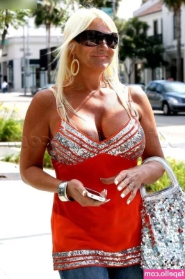 Linda Hogan [ linda-hogan ] - que ganas de que me cojas en la pileta💦💦🥵 I want you to fuck