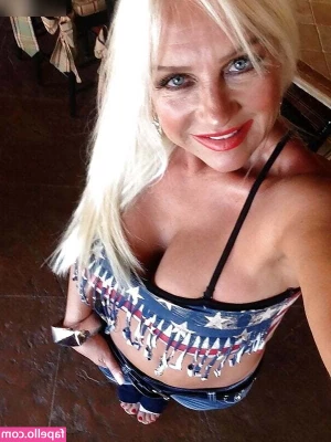 Linda Hogan [ linda-hogan ] - Hey bby   You can t miss this new video  dancing while taking off my