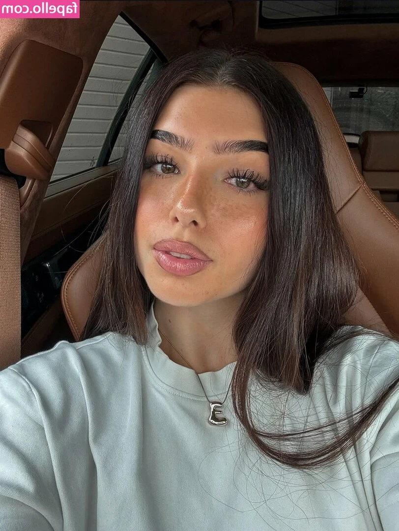 Emilia Wegrzynek [ emilia-wegrzynek ] - Which pair should I film a feet vid in first?