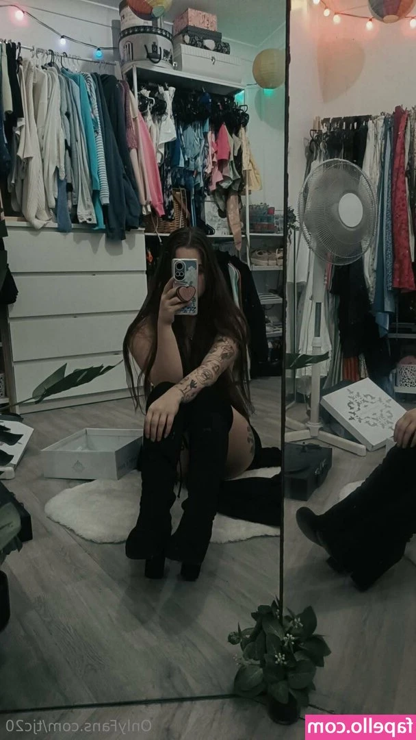 tjc20 - Posting my naked ass on social networks and feeling like a public