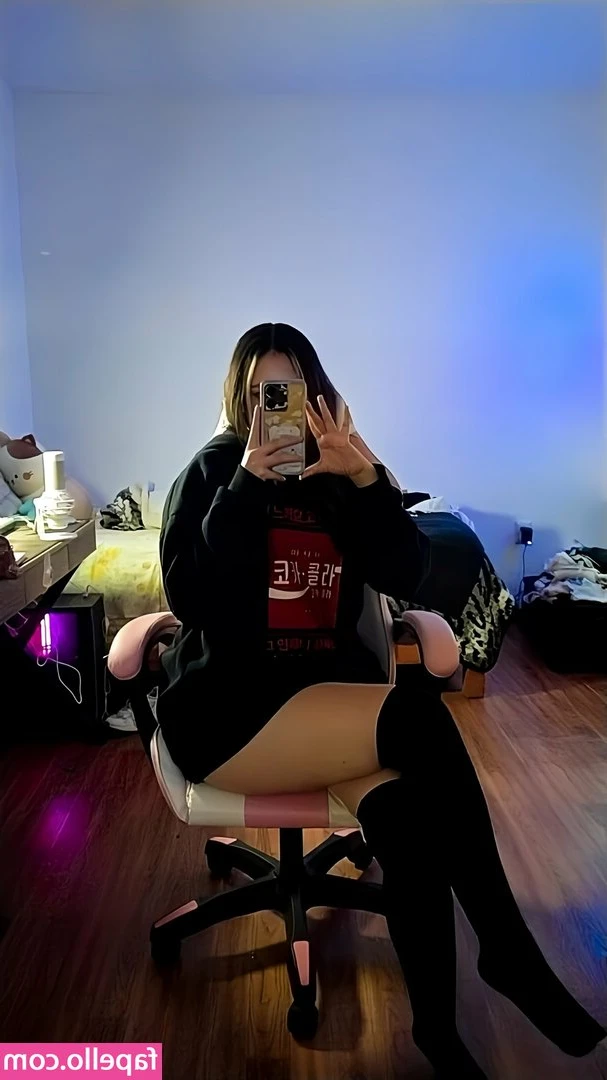 TinyCherry - Like this if you love pussy😏