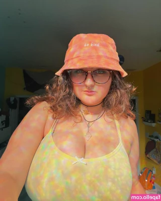 Livia - Lets party hard. Then fuck me hard