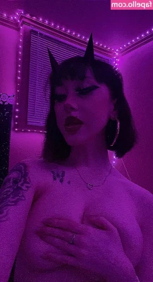 tsund3r3gf - A little peek before I put my bra on 😉