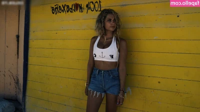 Ashley Benson [ ashley-benson ] - Comment if you’d let me borrow your face 😋