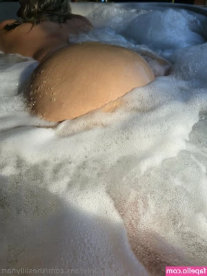 sheslillyhart - Frontal Friday 🍈🍈