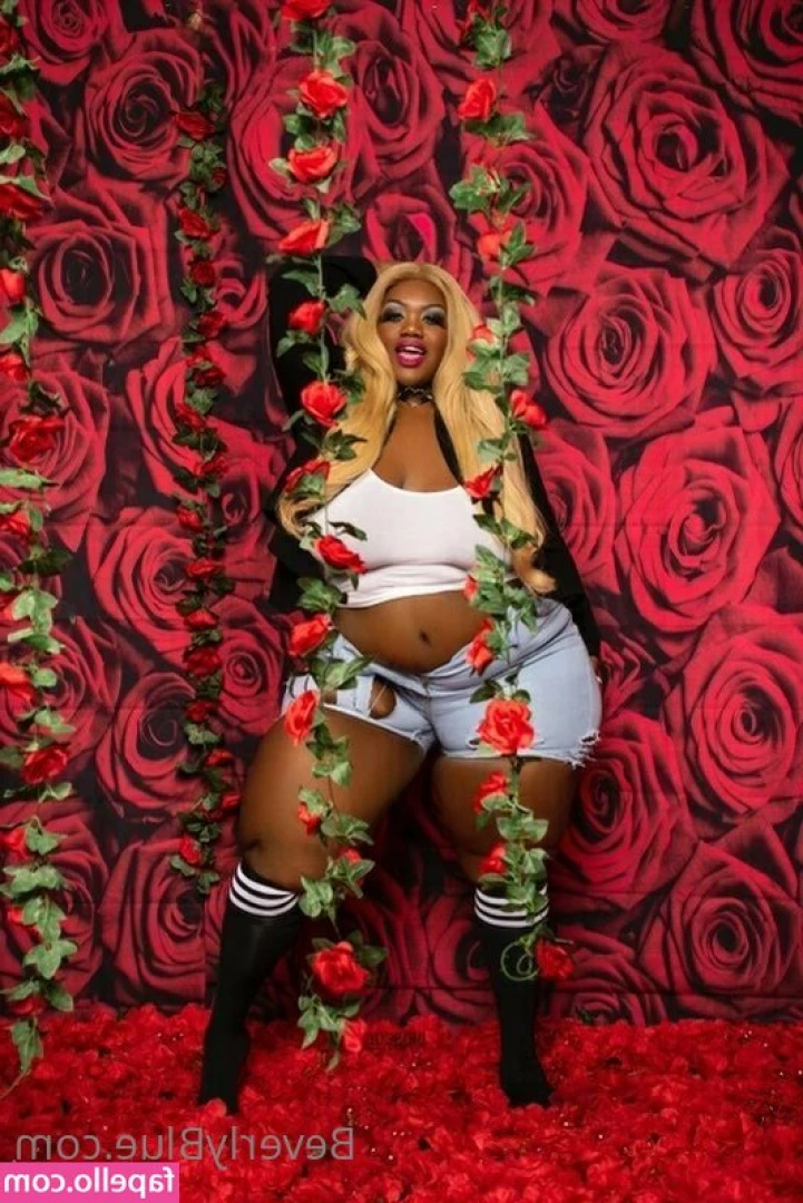 beverlyblue3x - New holiday/cosplay video!--"Sugar Bunny"--Runtime: 11:18