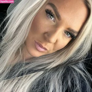 Bustyblondebabe32