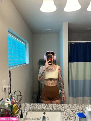 Madisonnrainn - Mid-century Modern Housewife 🤎🧡