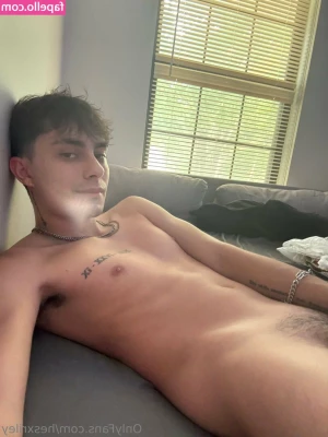 hesxriley [ hesxriley-1 ] - Alrighty - first time  real video  with just some simple fingering 