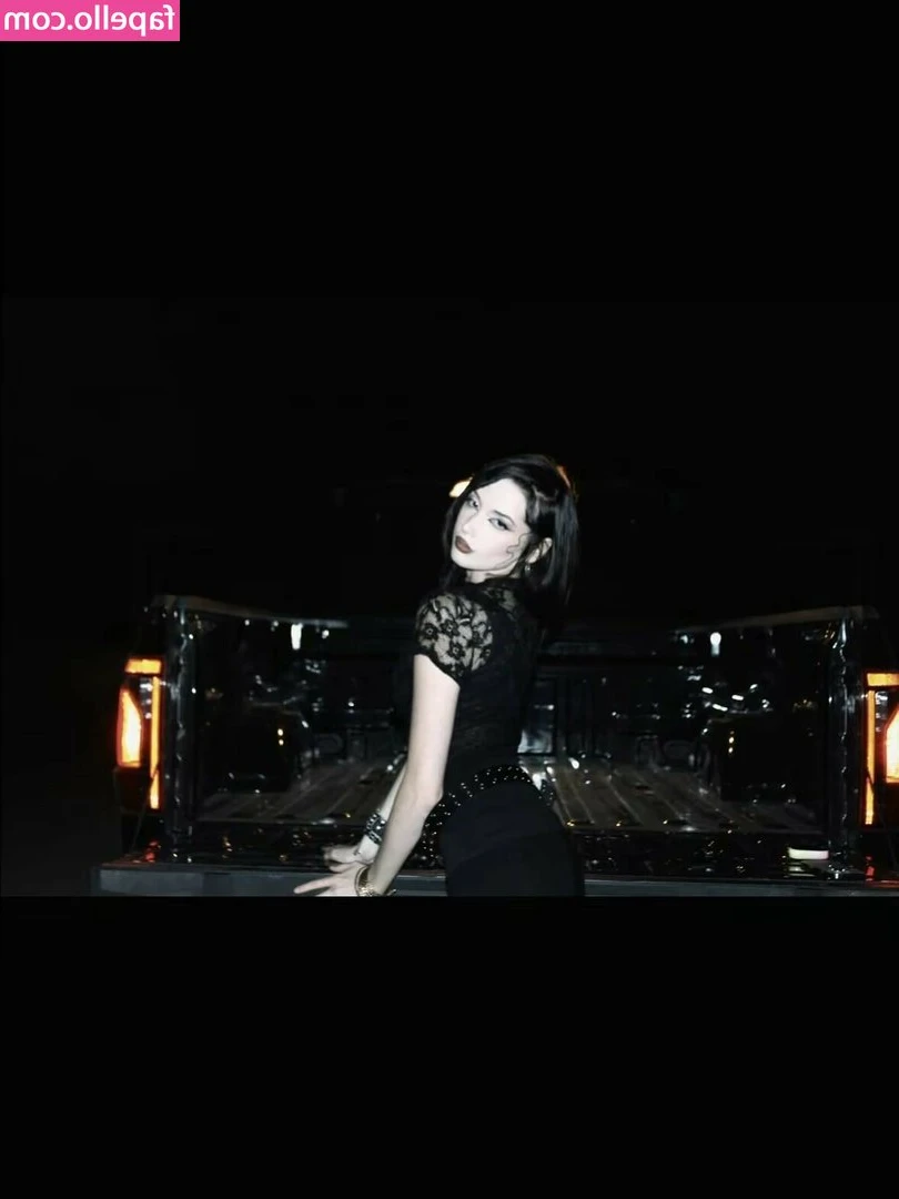Echo Numan [ echo-numan ] - I was just chilling in the hot tub WHEN SUDDENLY A PAIR OF