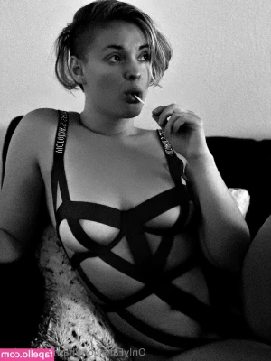 harmonybyday - Painting a queen naked or eating sushi off of her  Now that s