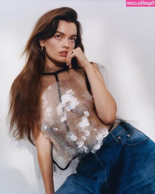Emma Mackey [ emma-mackey ] - Te imaginas que puedes hacer con ellas
