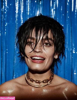 Emma Mackey [ emma-mackey ] - How can I make you smile babe?! 🥰